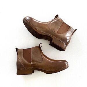 Dansko Michele Waxy Brush Off Chelsea Boot in Tan New in Box Size 39 (8.5-9)